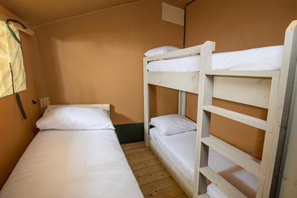 Camping Chateau De Galaure Chateauneuf-de-Galaure エクステリア 写真
