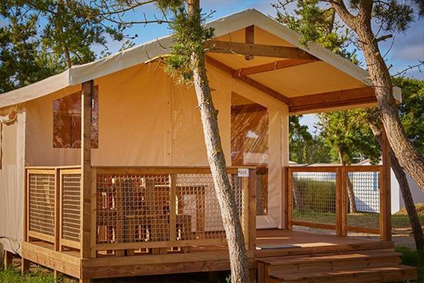 Camping Chateau De Galaure Chateauneuf-de-Galaure エクステリア 写真
