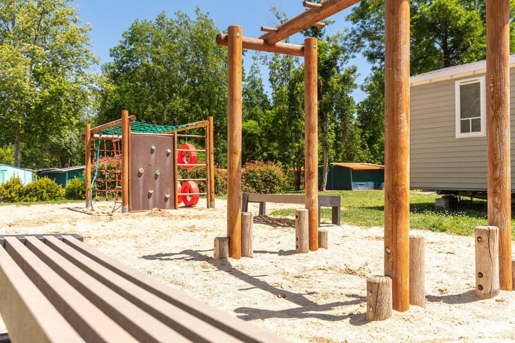 Camping Chateau De Galaure Chateauneuf-de-Galaure エクステリア 写真