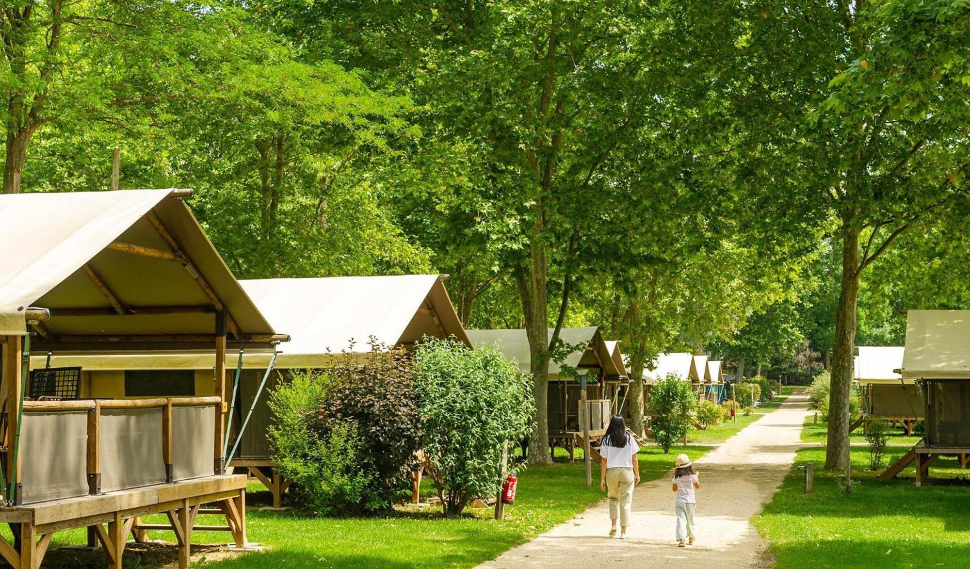 Camping Chateau De Galaure Chateauneuf-de-Galaure エクステリア 写真